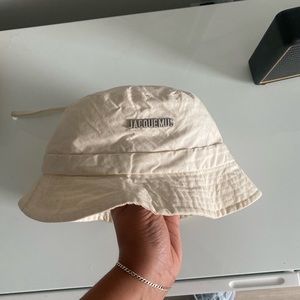 jaquemus NWT Off-White 'Le Bob Gadjo' Canvas Bucket Hat